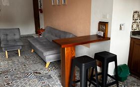 Apartamento acogedor cerca al parque con balcón